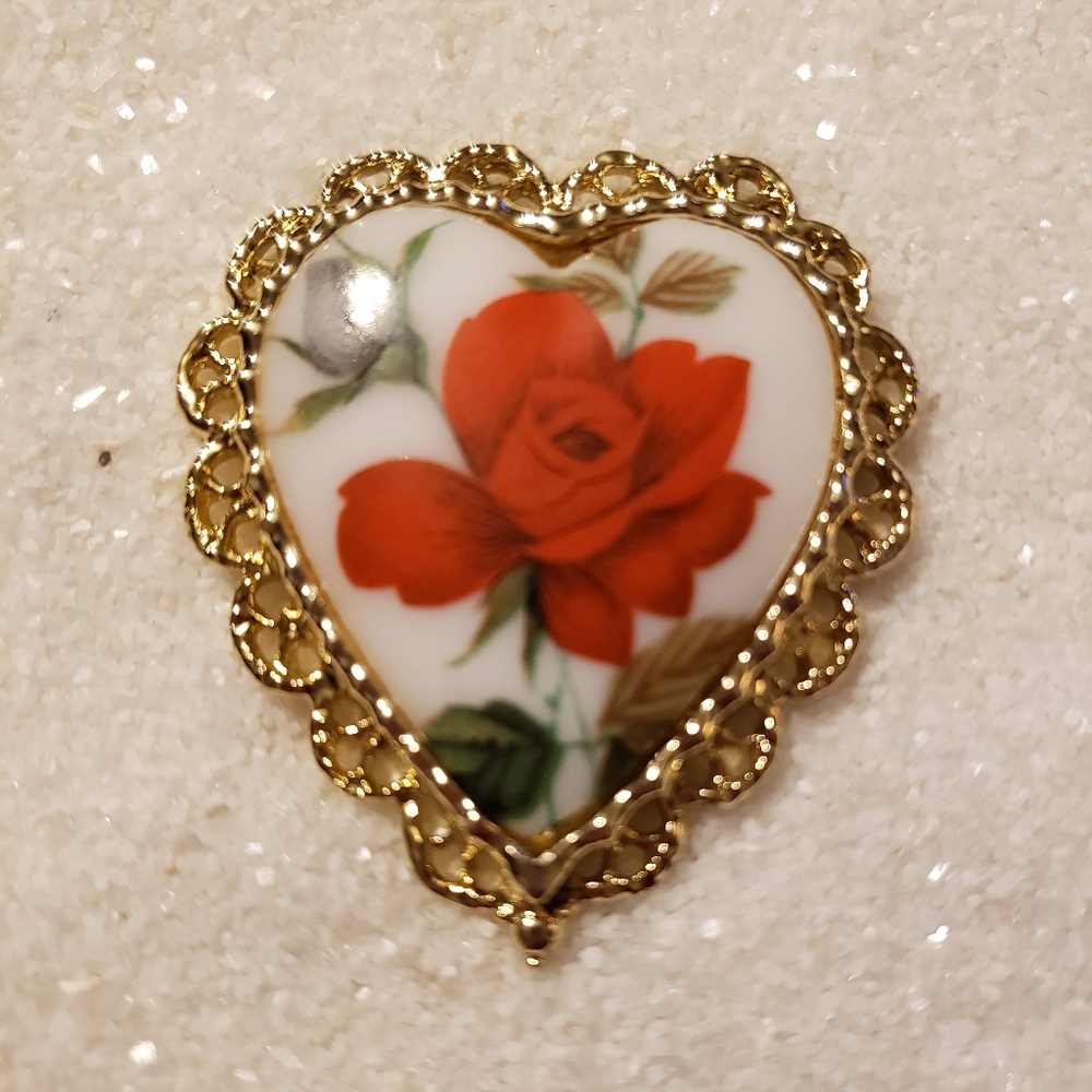 Vintage Ceramic Gold Tone Heart Brooch Red Rose Pin Fancy Valentines - Picture 8 of 8